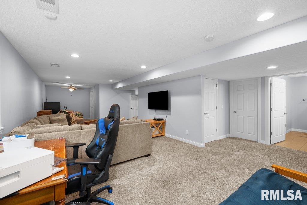 5512 Joshua Street, Bettendorf, Iowa image 37