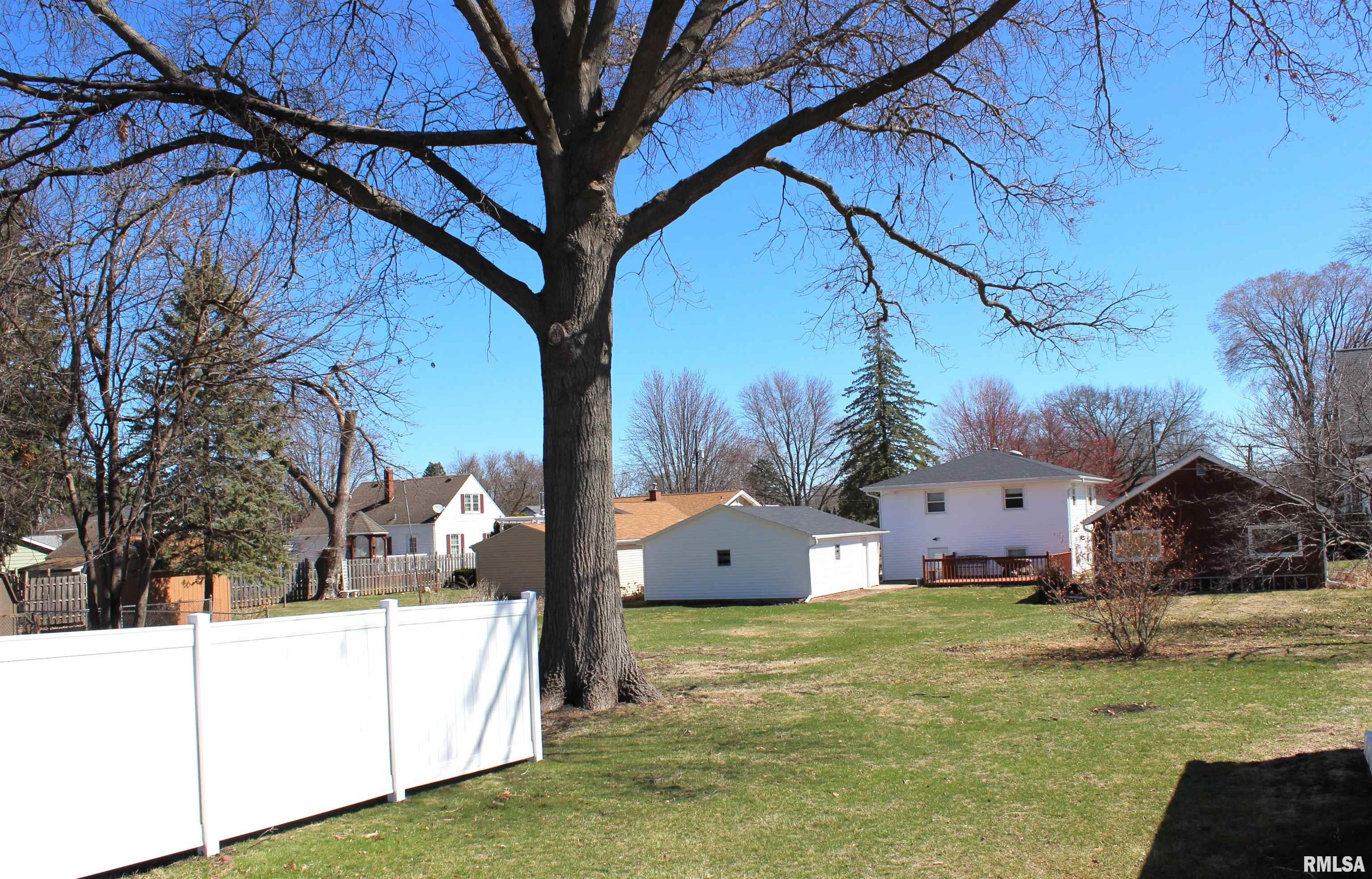 915 S Whitesboro Street, Galesburg, Illinois image 7