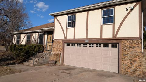 Homes For Sale - 2115 Sunset Drive<br/> Pekin, IL 61554