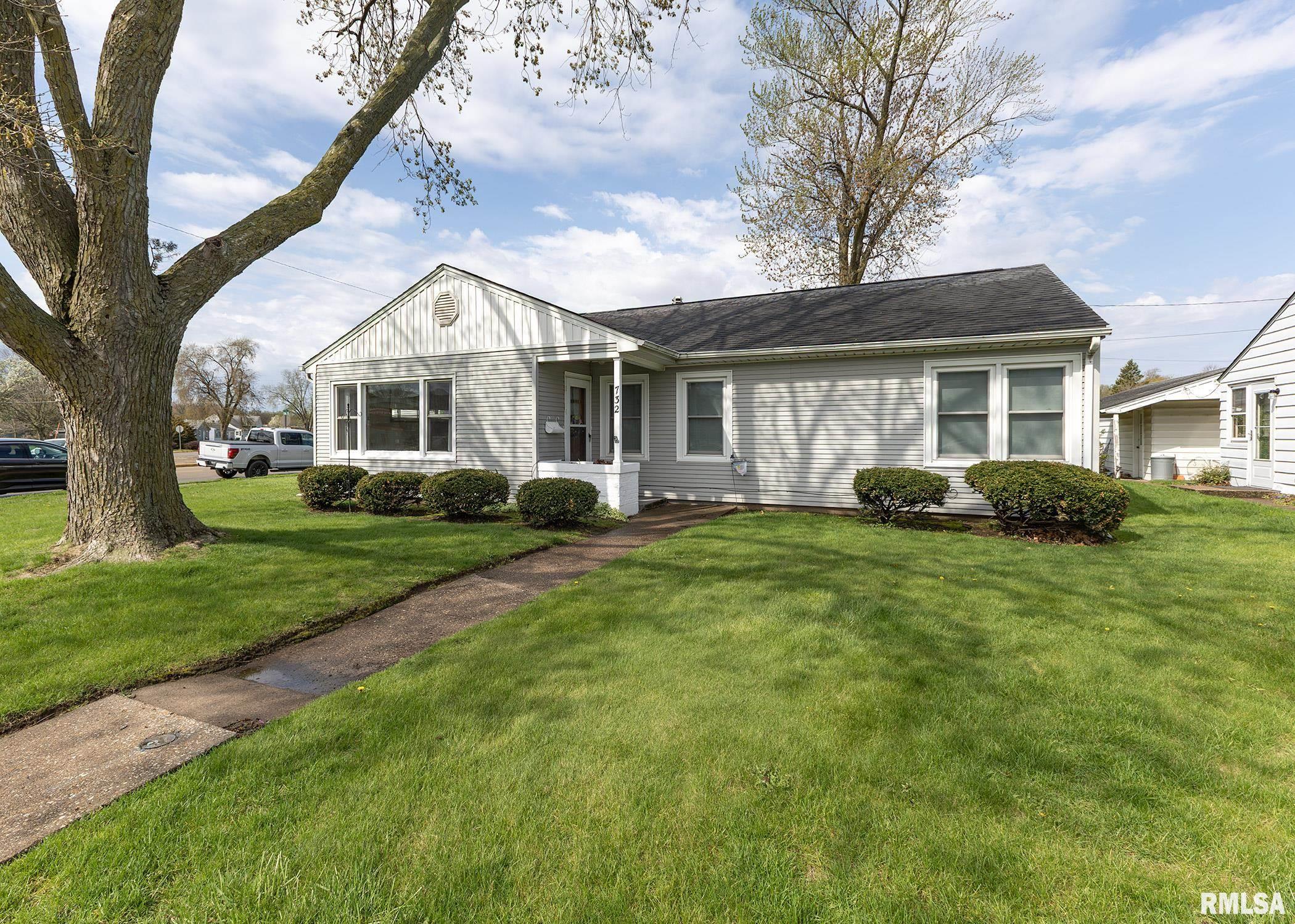 732 Argyle Court, Clinton, Iowa image 1