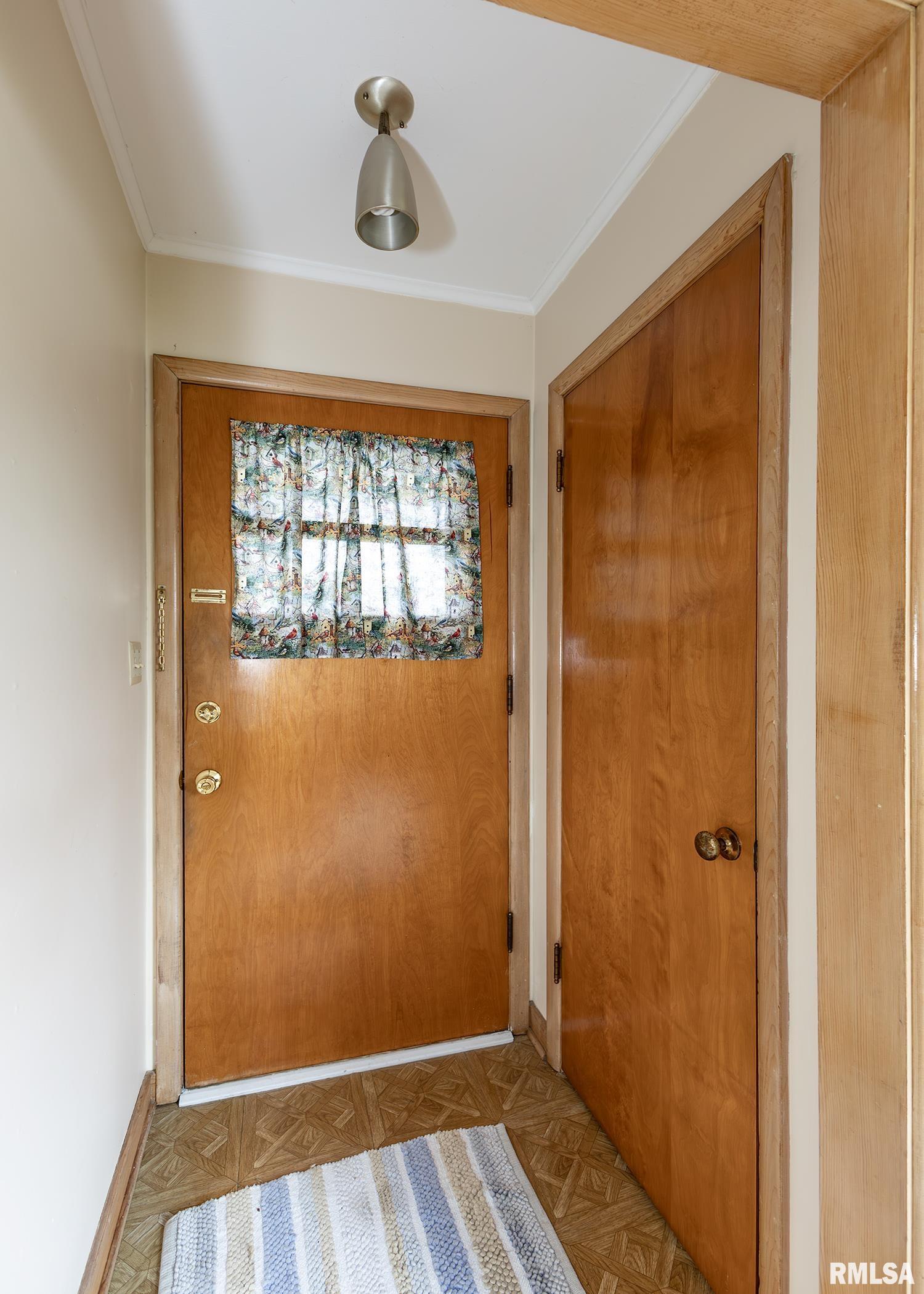 732 Argyle Court, Clinton, Iowa image 4