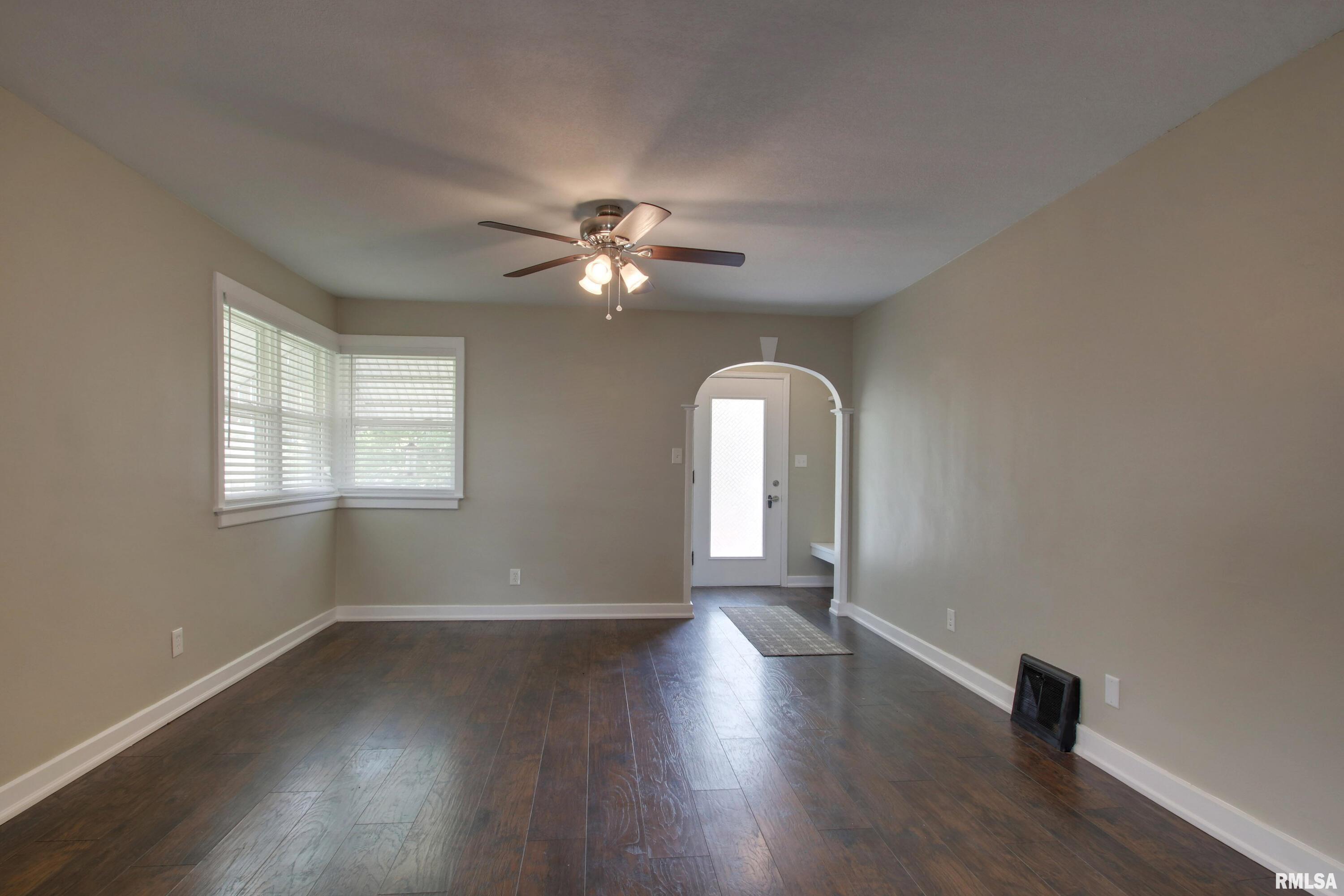 2016 Sycamore Street, Quincy, Illinois image 4