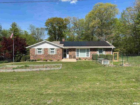 Photo of 222 E NORTH LAKEVIEW Drive, East Peoria, IL 61611 (MLS # PA1266041)