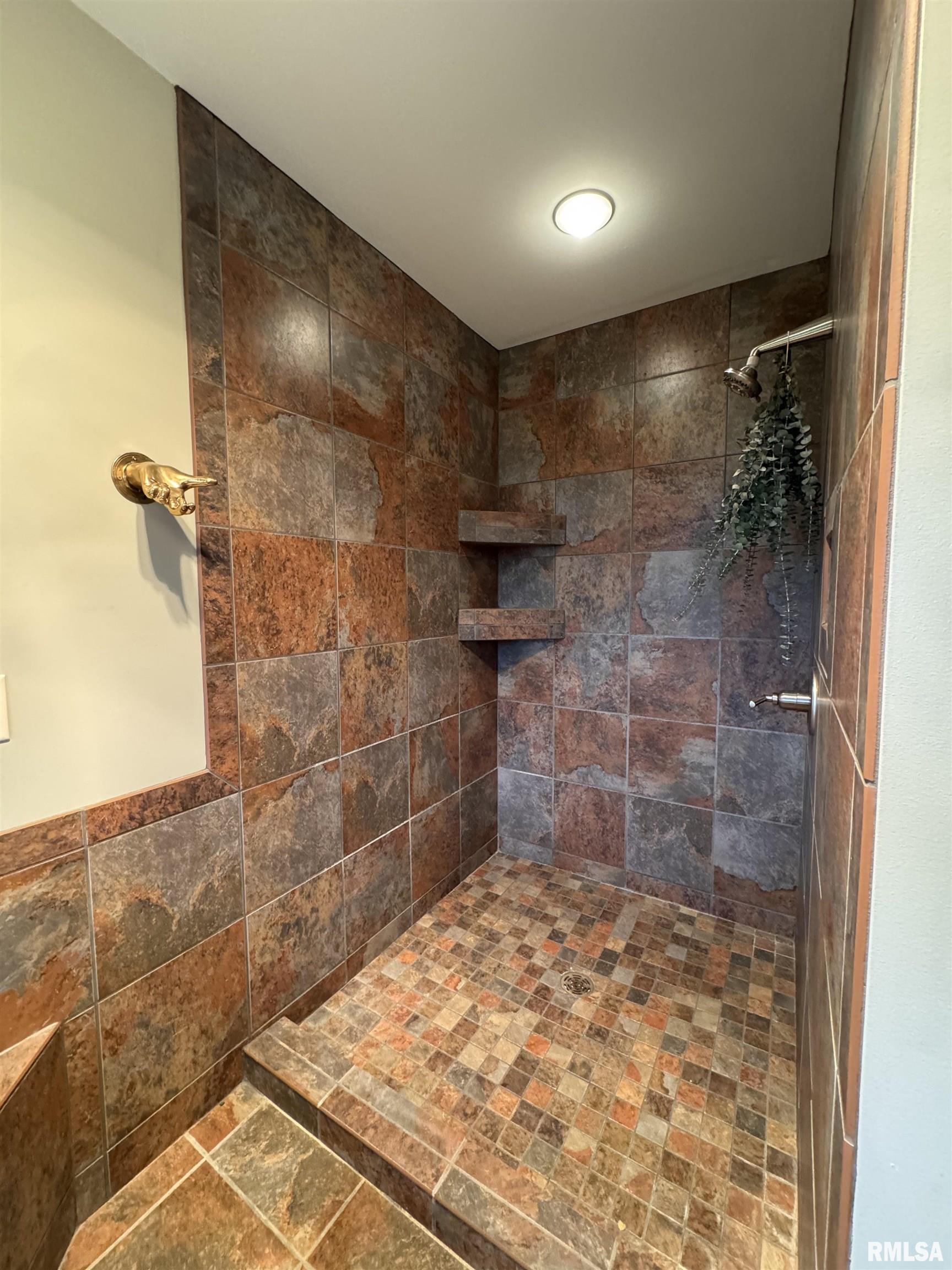 6 Marty Lane, Macomb, Illinois image 27