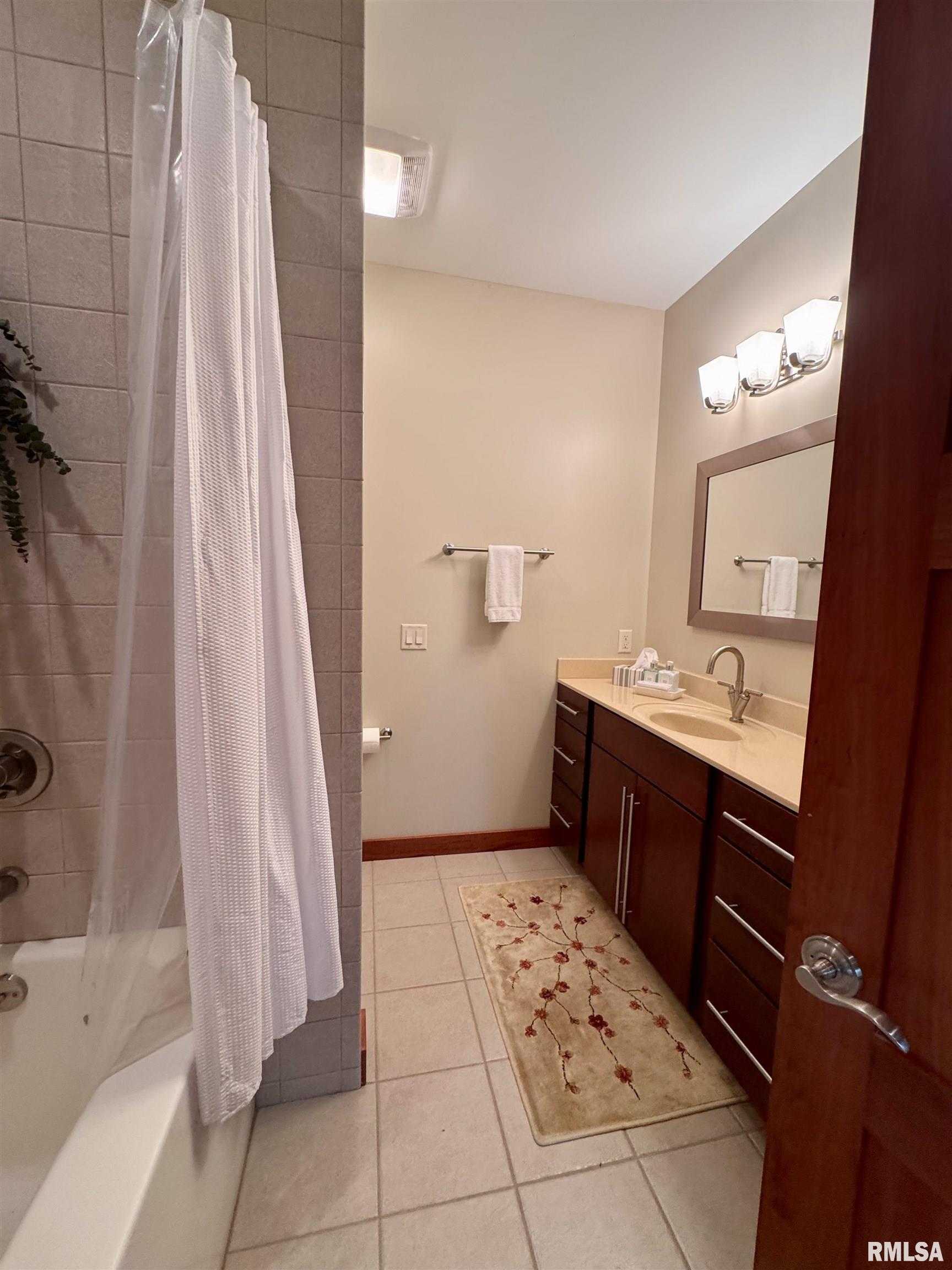 6 Marty Lane, Macomb, Illinois image 24