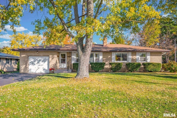 200 N HAWTHORNE AVE, EAST PEORIA, IL 61611 - Image fbbf34c5b5cf522a7488df100cc77b90/1497173084