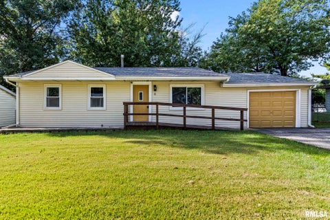 Homes For Sale - 6 Ivy Hill Drive<br/> Riverton, IL 62561