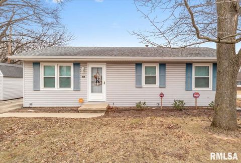 Homes For Sale - 830 N 7th Street<br/> Riverton, IL 62561