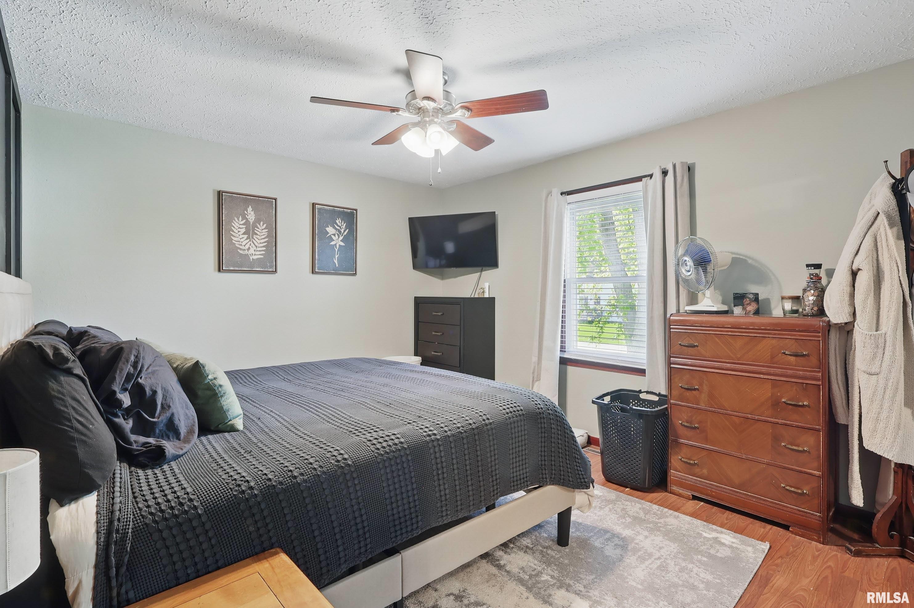 822 W Donahue Street, Eldridge, Iowa image 15