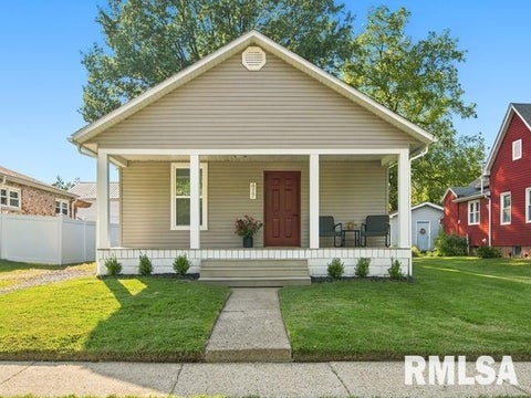Homes For Sale - 417 S 12th Street<br/> Herrin, IL 62948