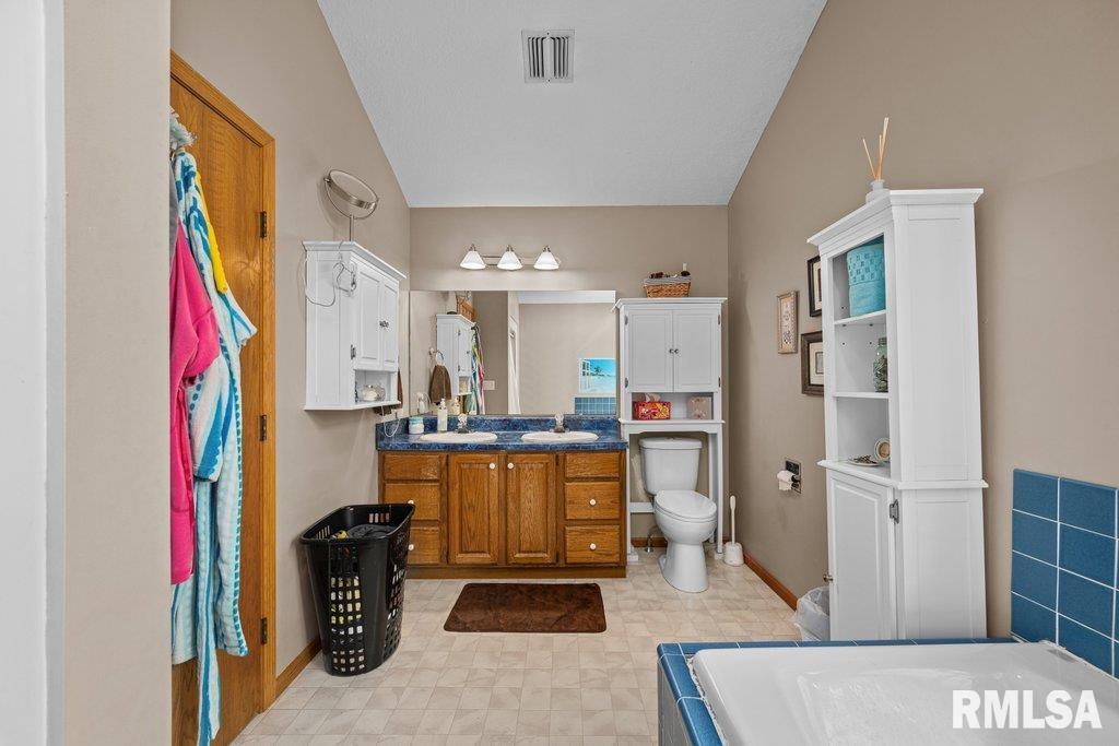 32 Hickory Hills Hls, Geneseo, Illinois image 38