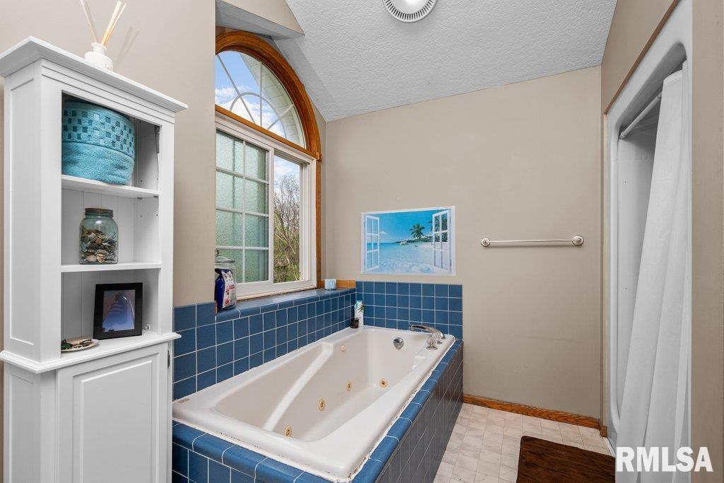 32 Hickory Hills Hls, Geneseo, Illinois image 37