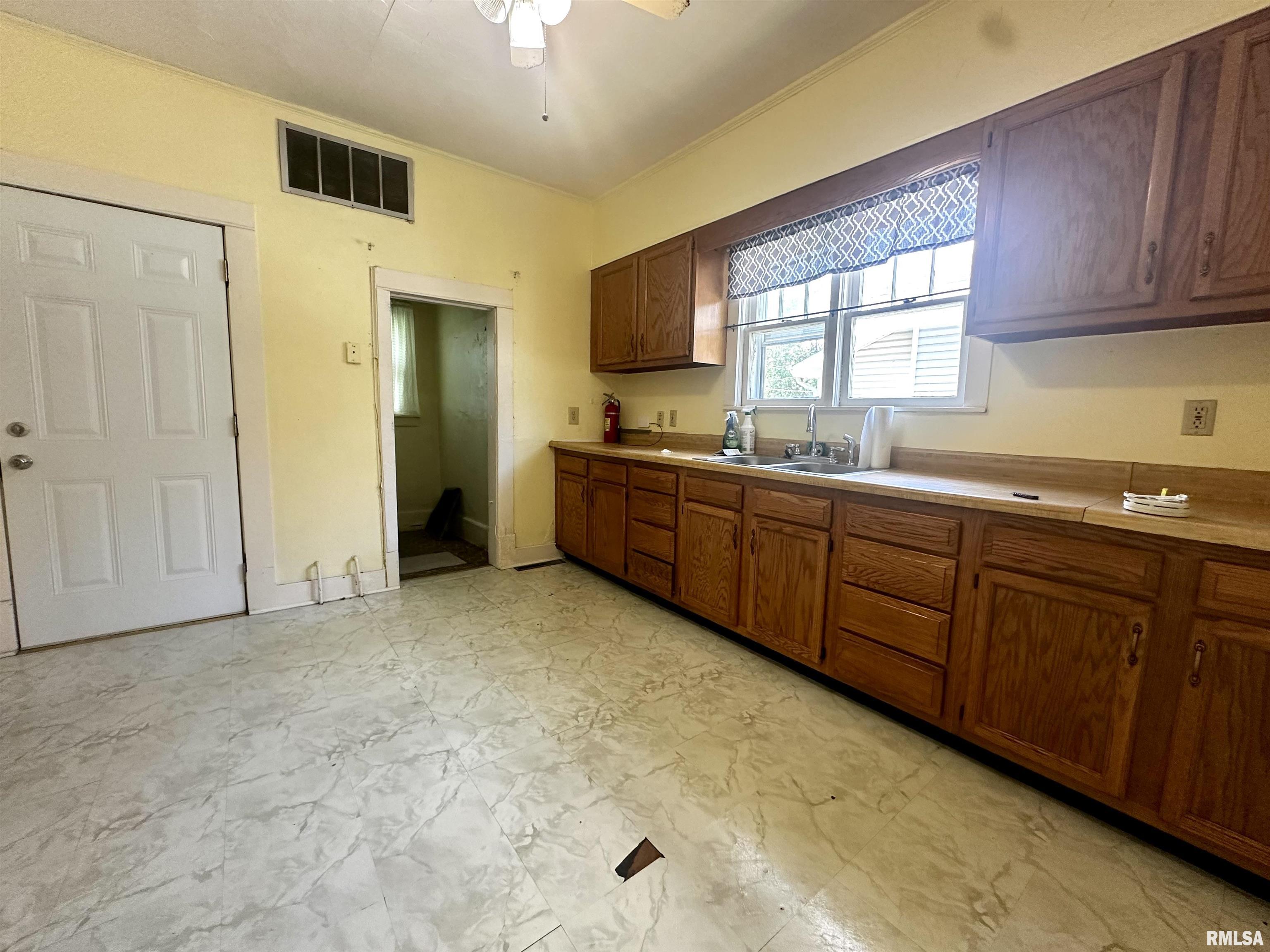 2213 Locust Street, Eldorado, Illinois image 10