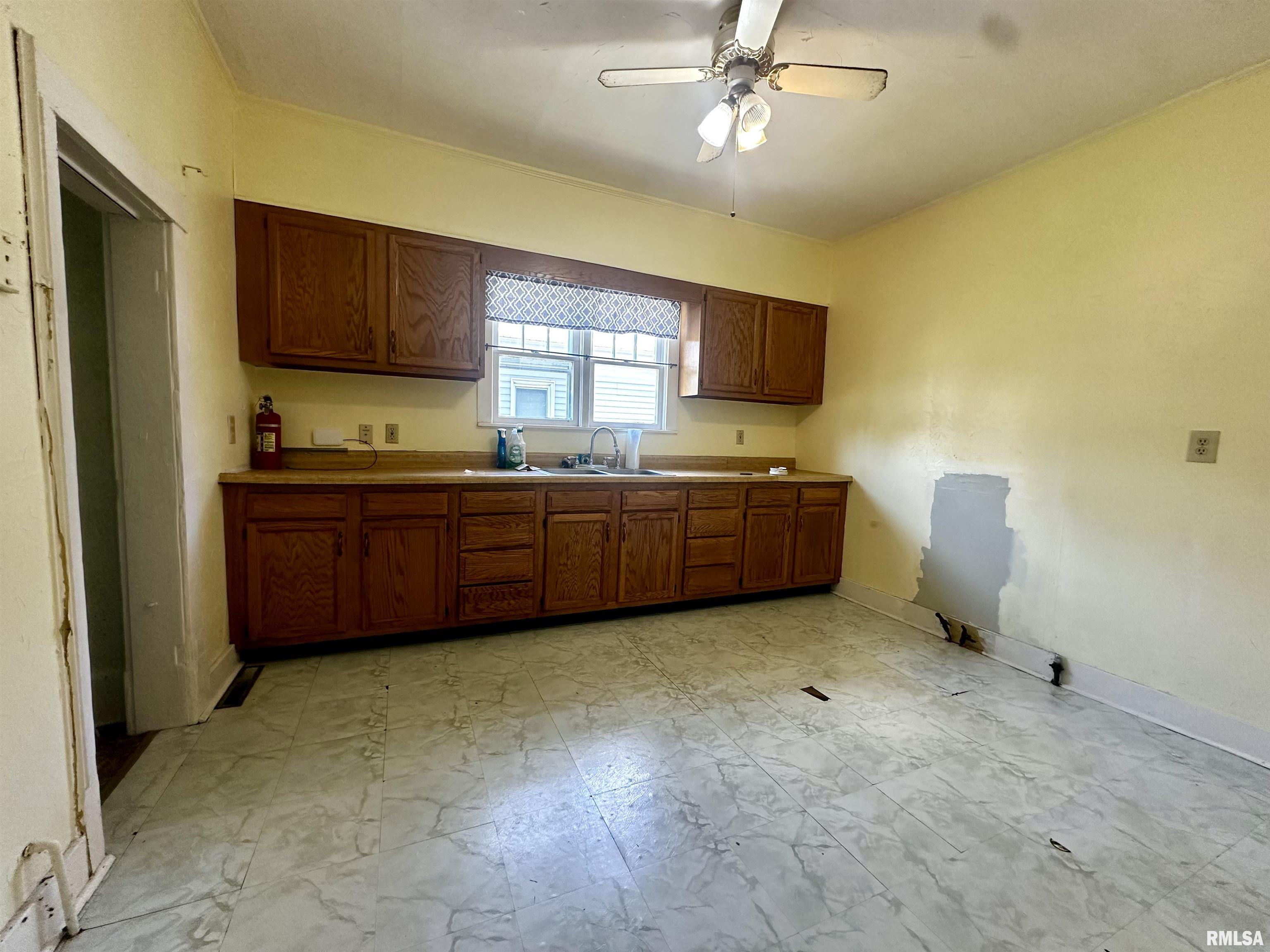 2213 Locust Street, Eldorado, Illinois image 9