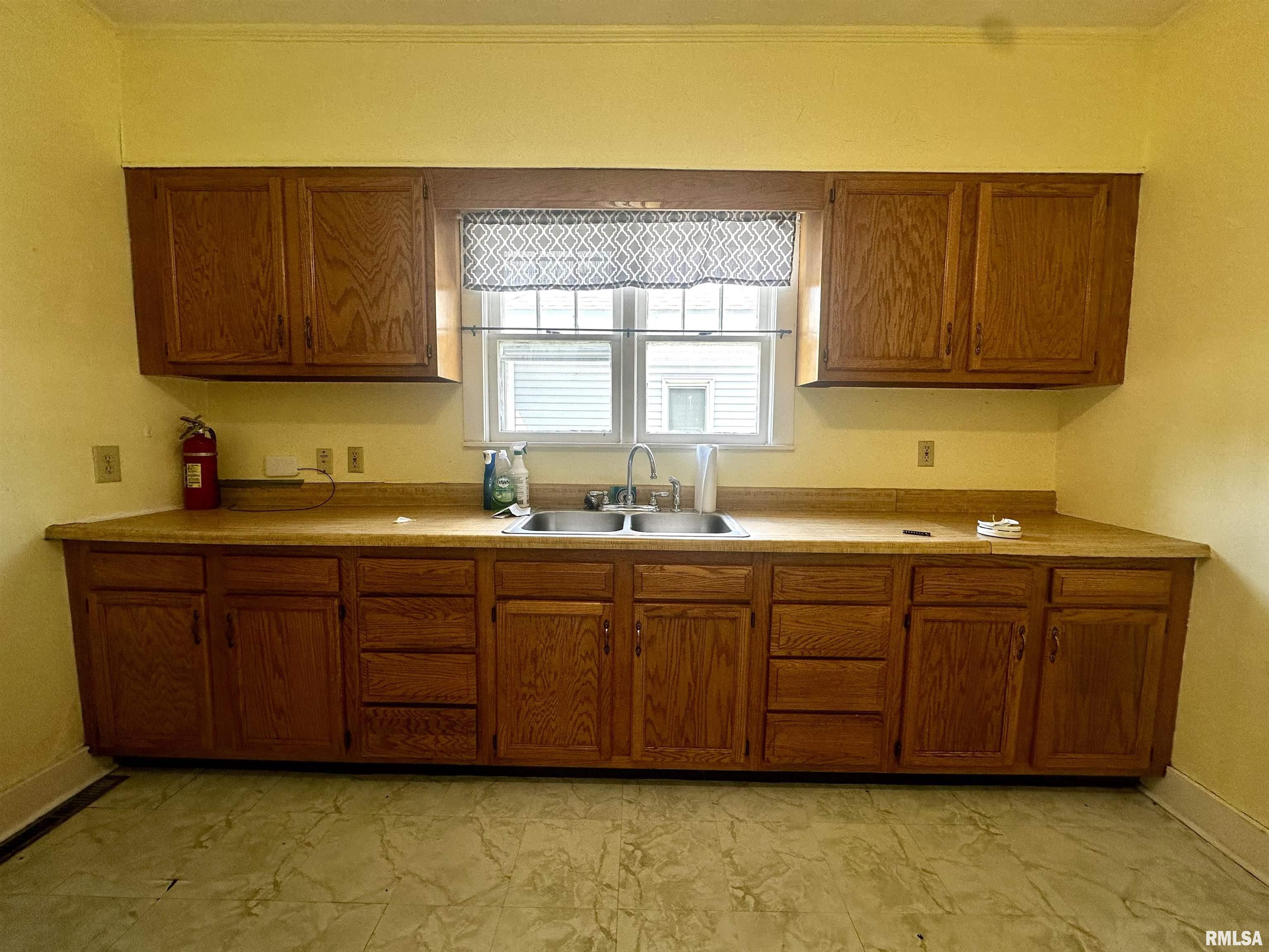 2213 Locust Street, Eldorado, Illinois image 11