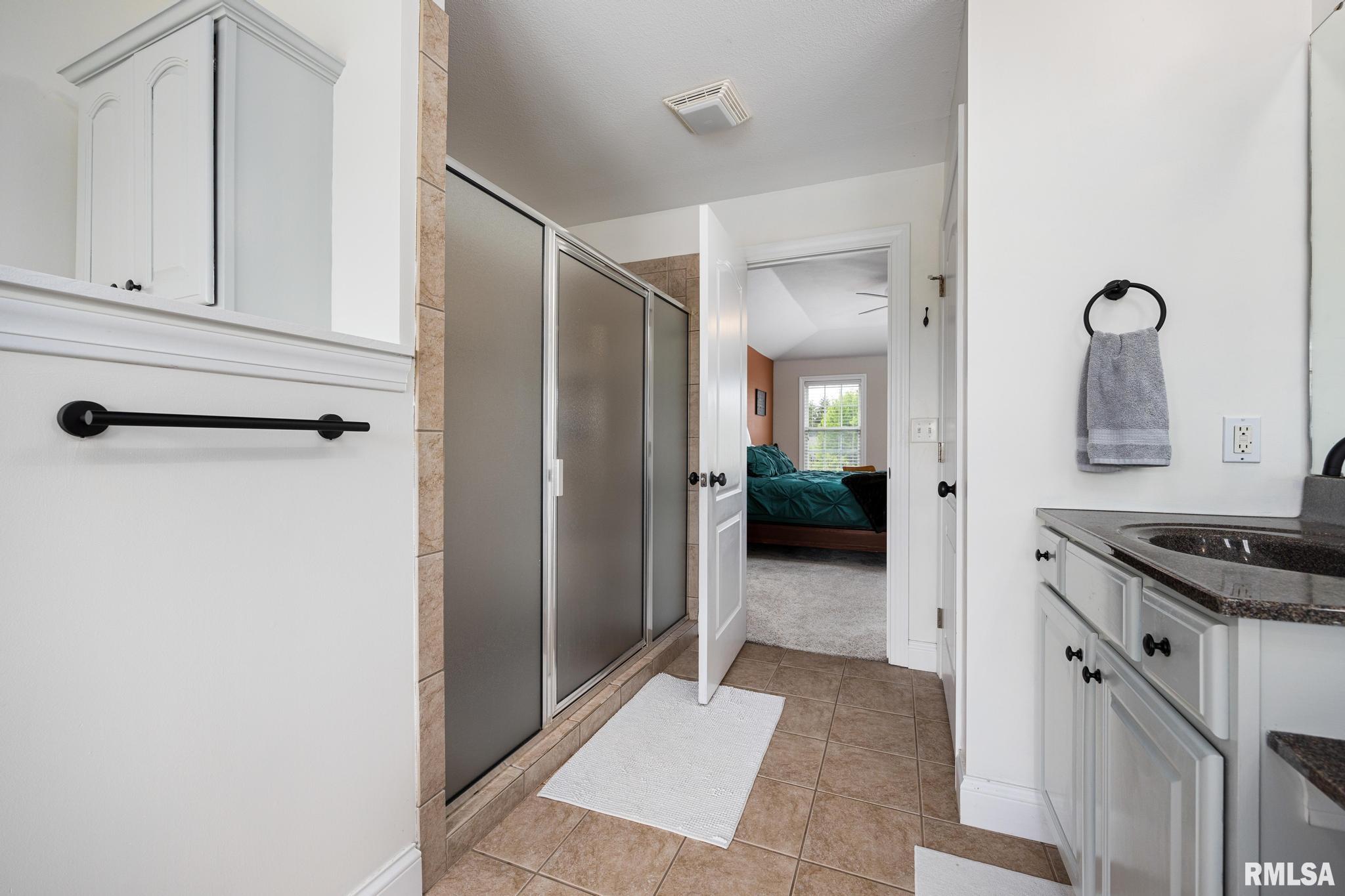 1237 Winterberry Avenue, Germantown Hills, Illinois image 37