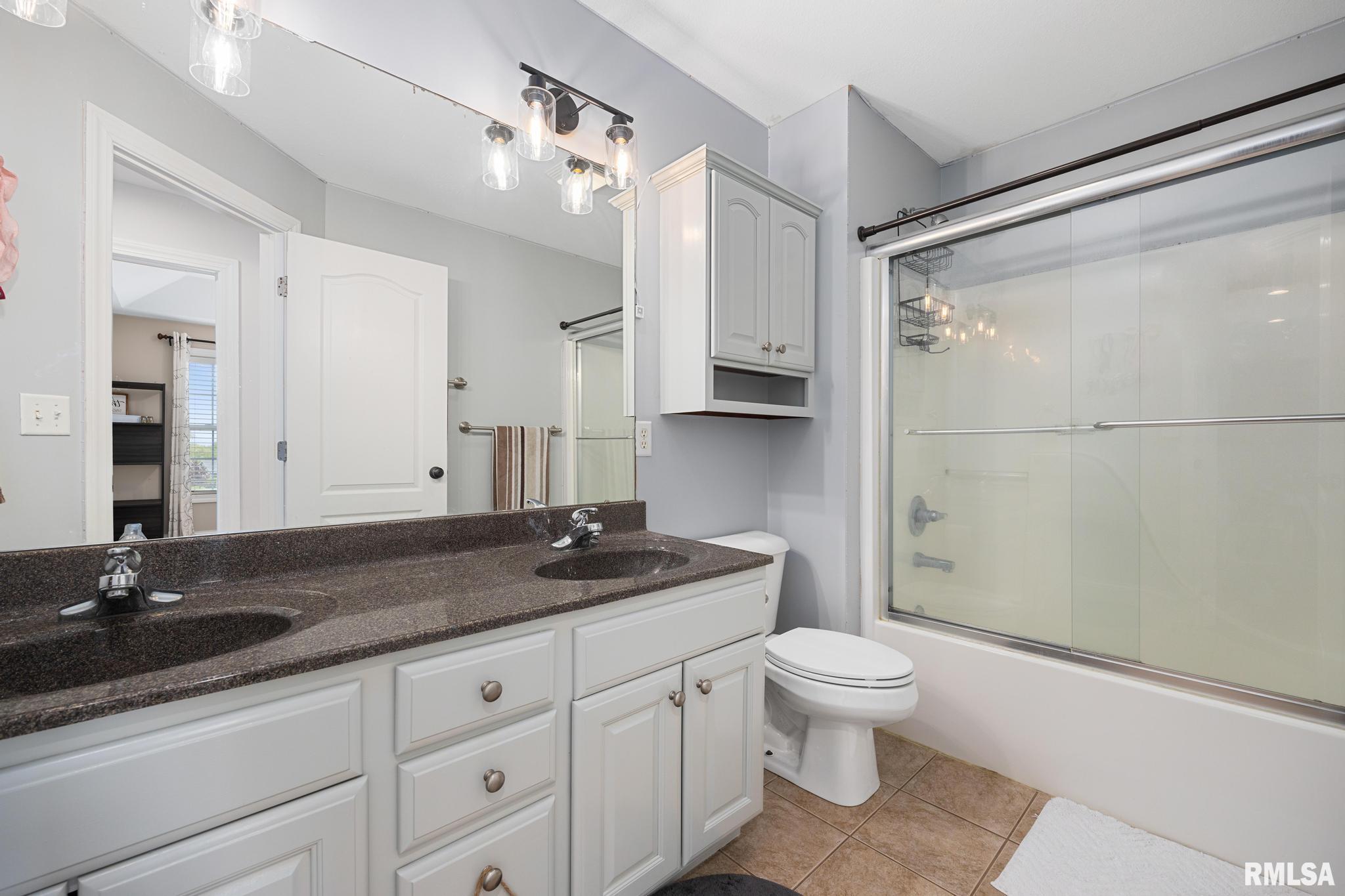 1237 Winterberry Avenue, Germantown Hills, Illinois image 27