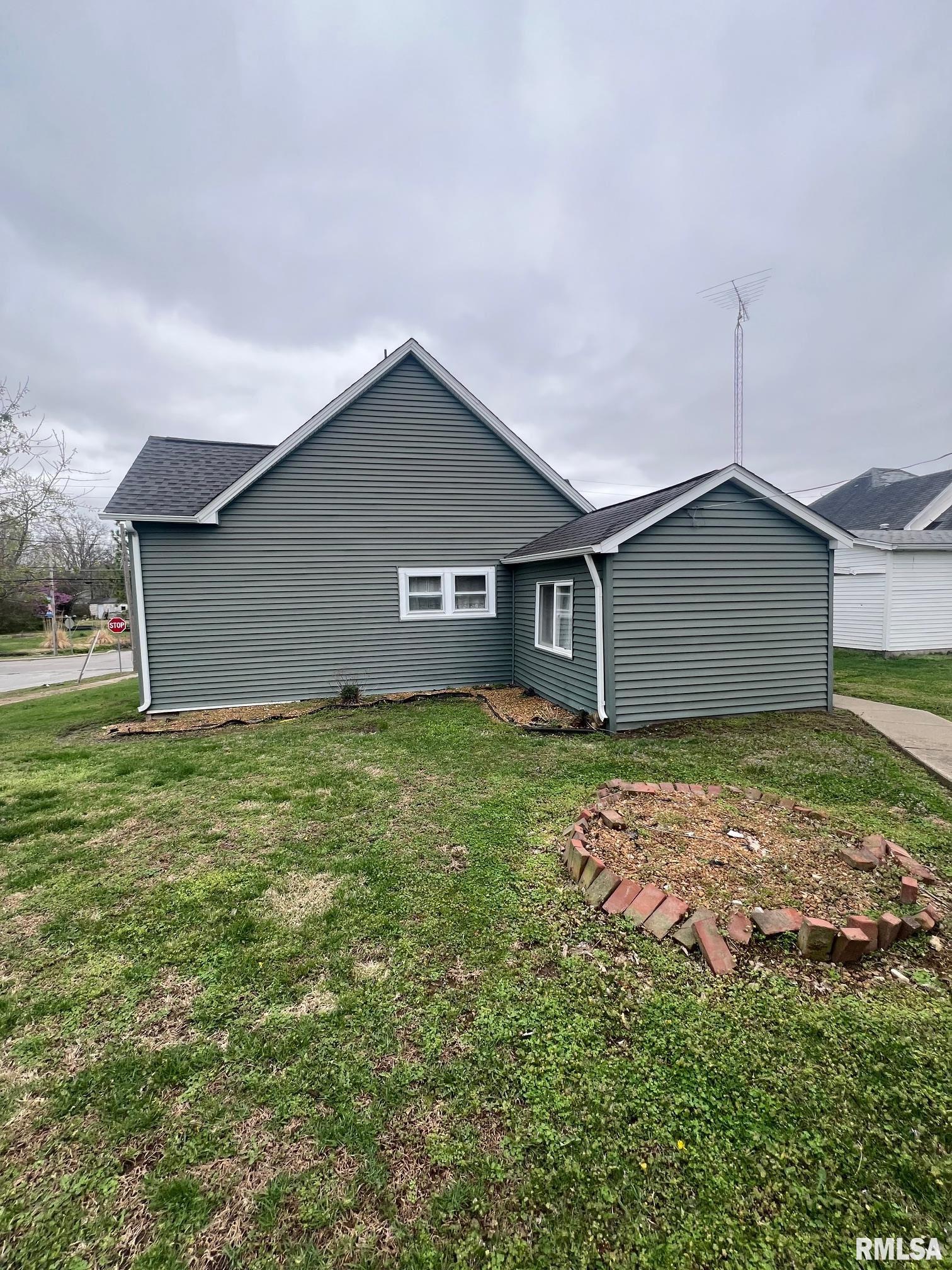 401 S Victor Street, Christopher, Illinois image 3