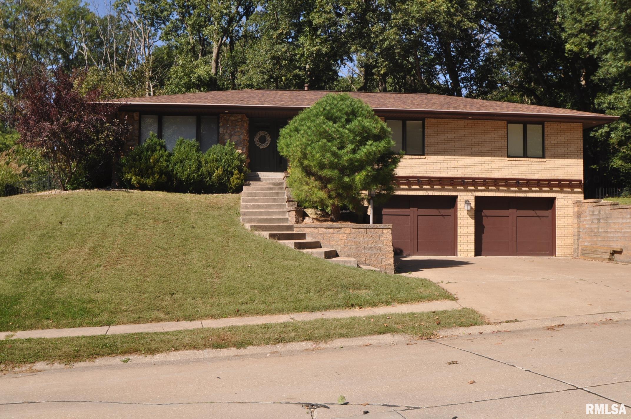 1 Timberwood Court, Moline, Illinois image 1