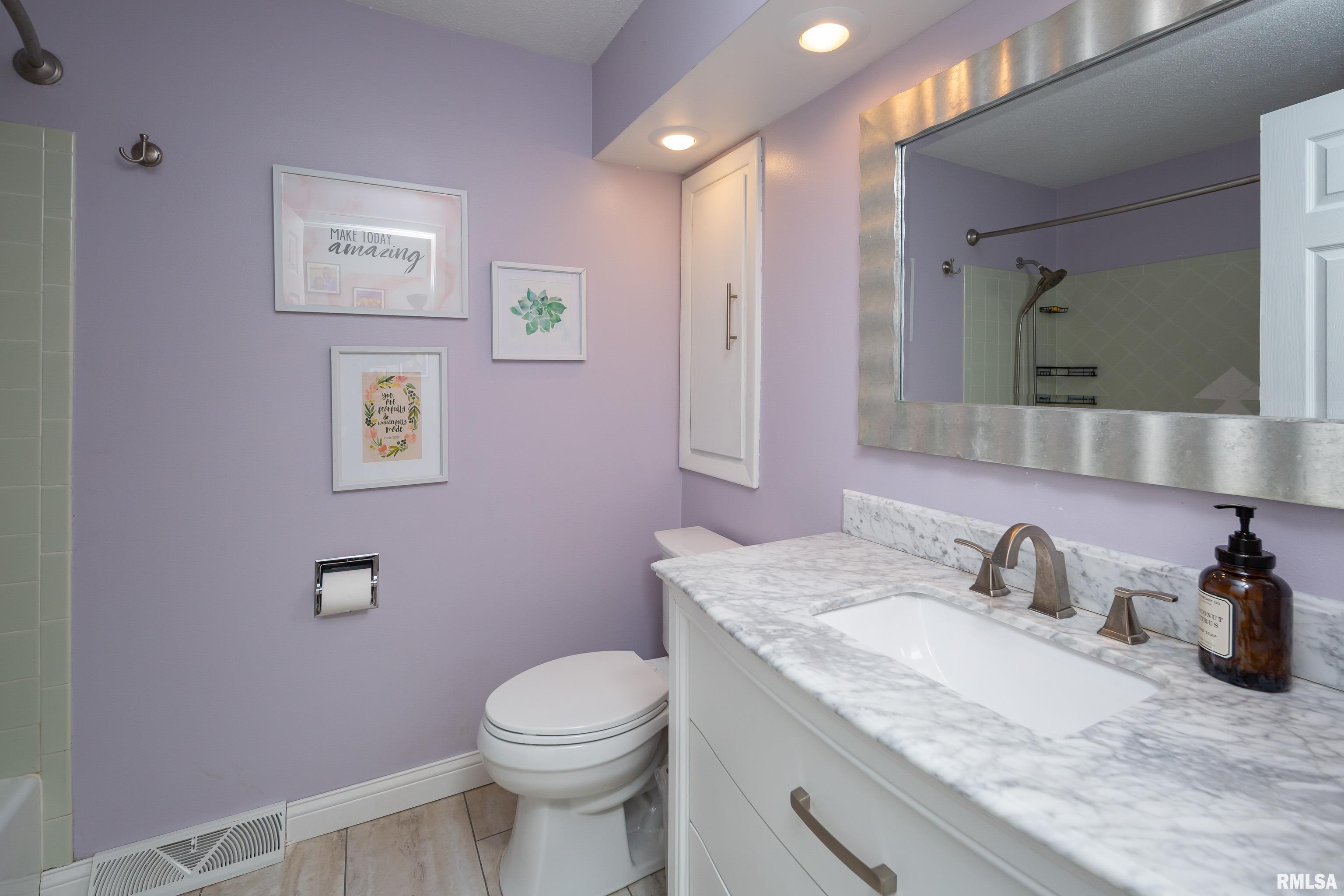 2215 E 32nd Street, Davenport, Iowa image 30