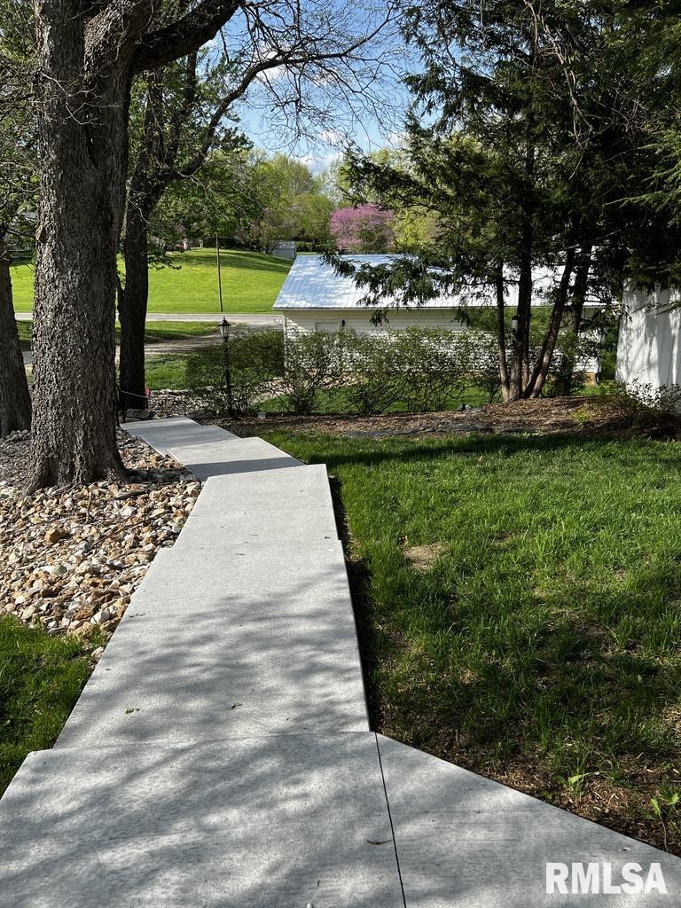 395 E Van Buren Street, Kinderhook, Illinois image 25