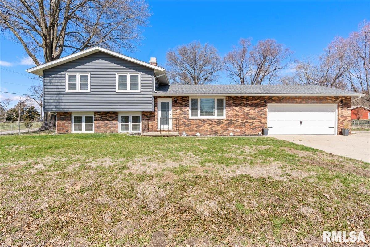 1 Holiday Lane, Riverton, Illinois image 1