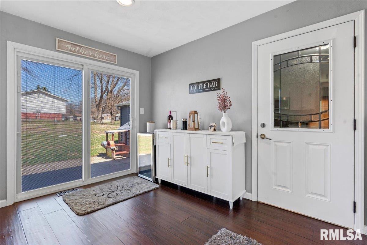 1 Holiday Lane, Riverton, Illinois image 23