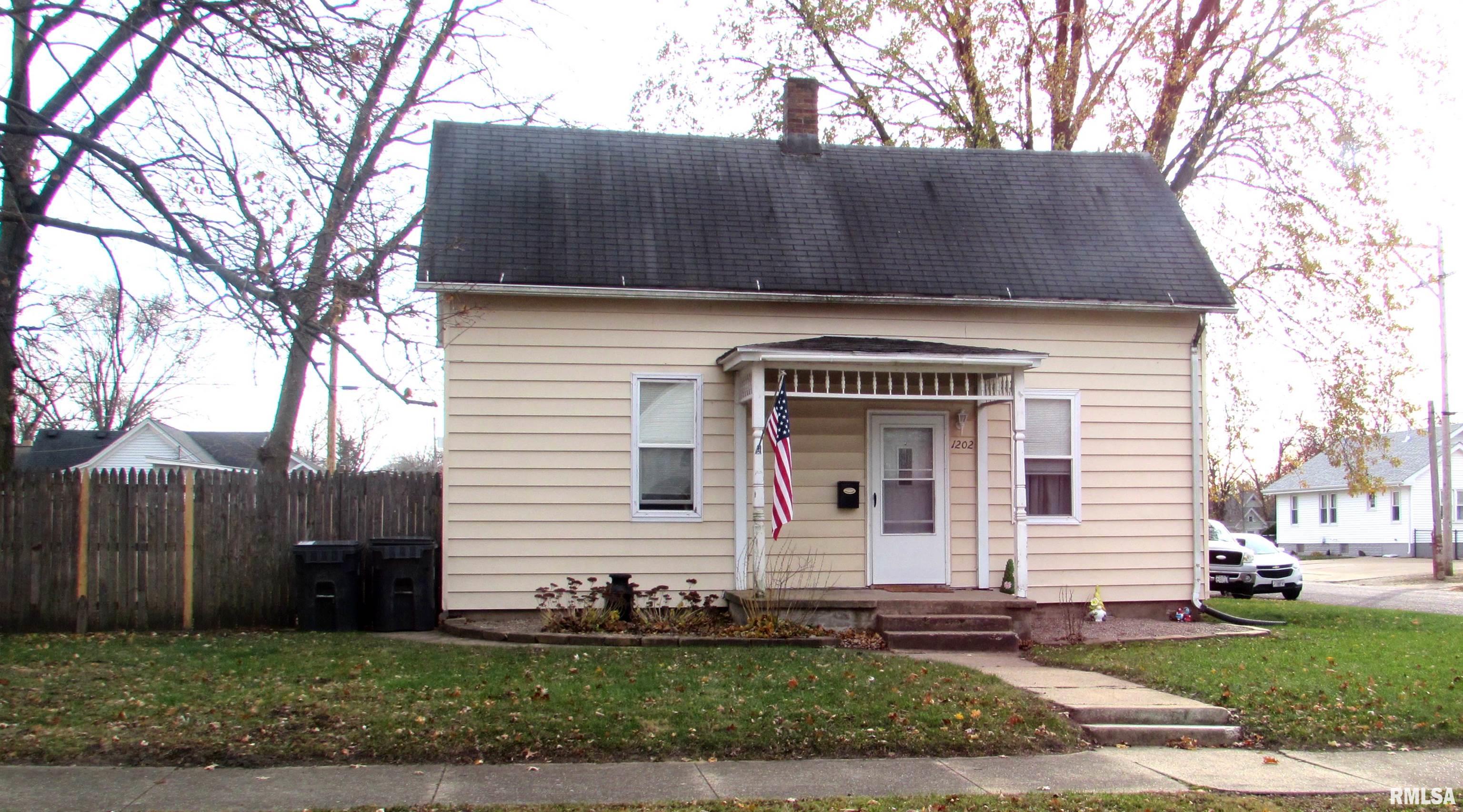 1202 Charlotte Street, Pekin, Illinois image 1