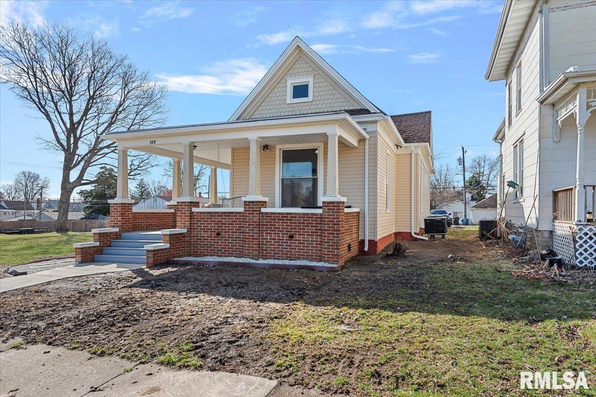 309 7th Street, Lincoln, Illinois image 1