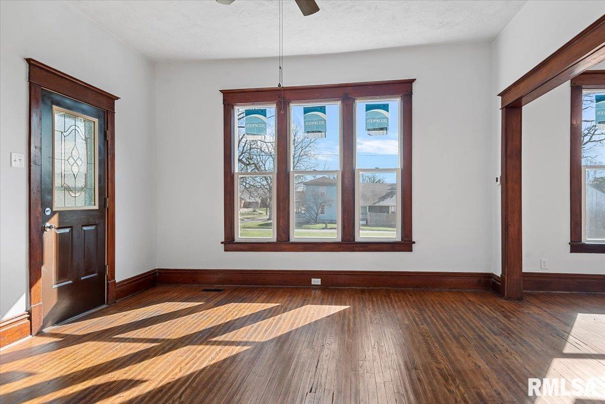 309 7th Street, Lincoln, Illinois image 5