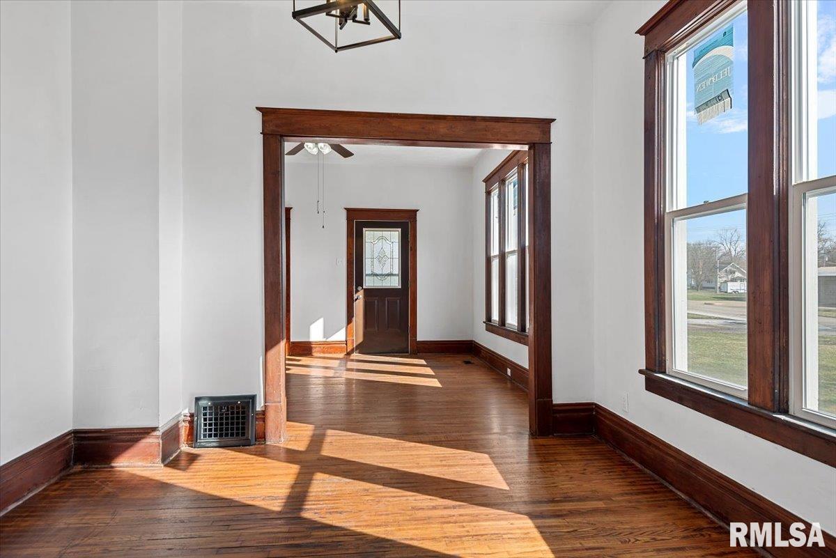 309 7th Street, Lincoln, Illinois image 9