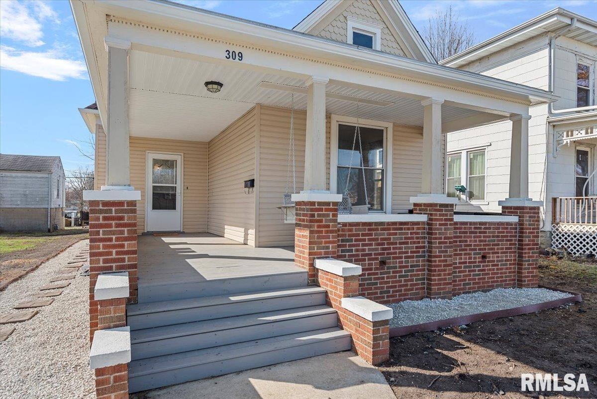 309 7th Street, Lincoln, Illinois image 3