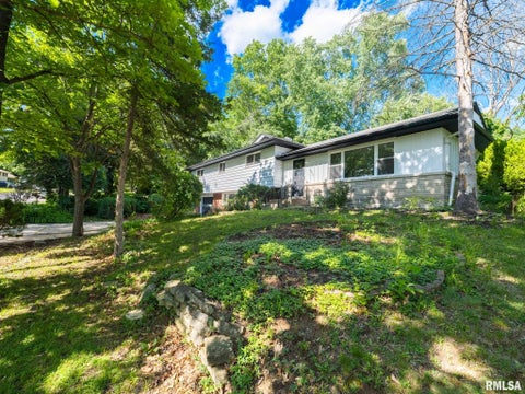 Homes For Sale - 3808 N Walround Lane<br/> Peoria, IL 61615