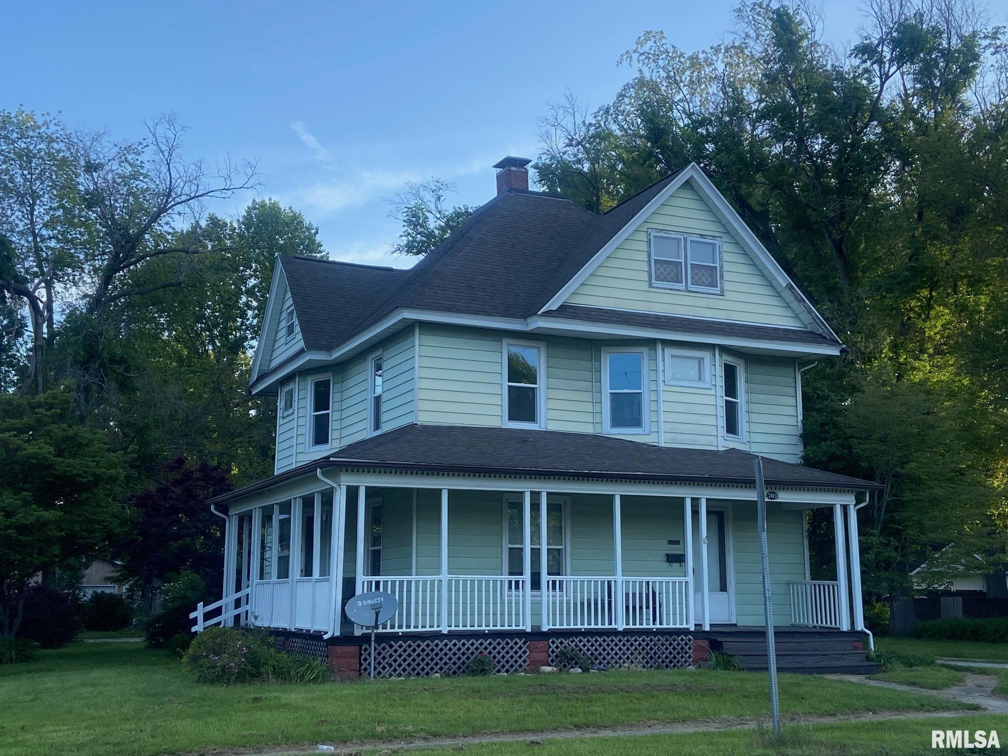 703 E Park Street, Taylorville, Illinois image 1