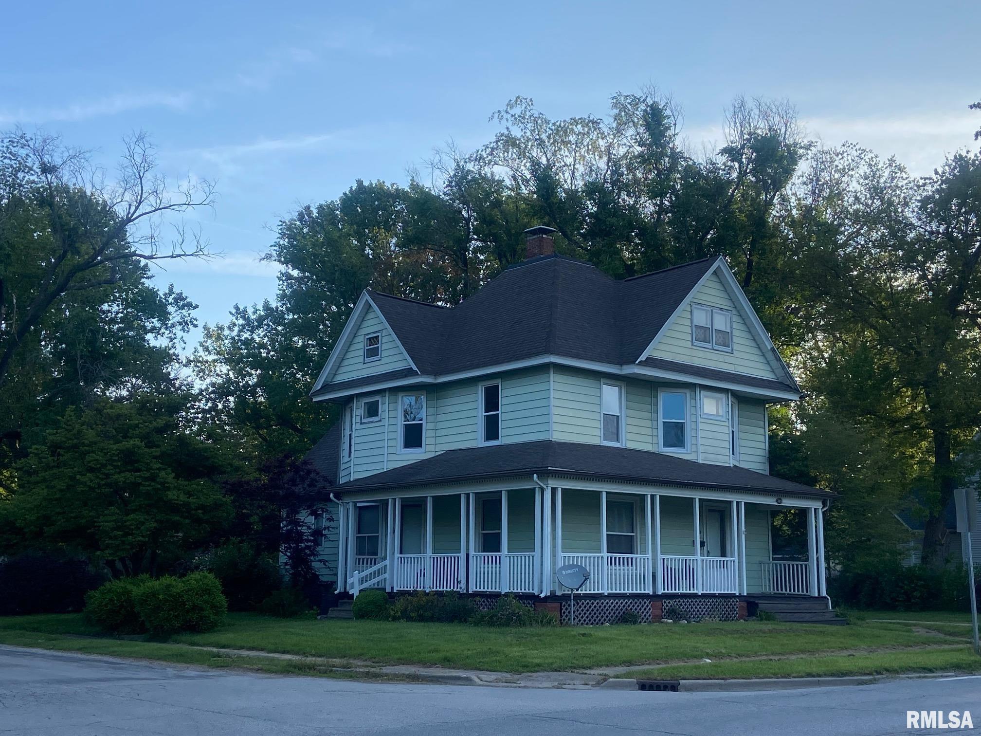 703 E Park Street, Taylorville, Illinois image 2