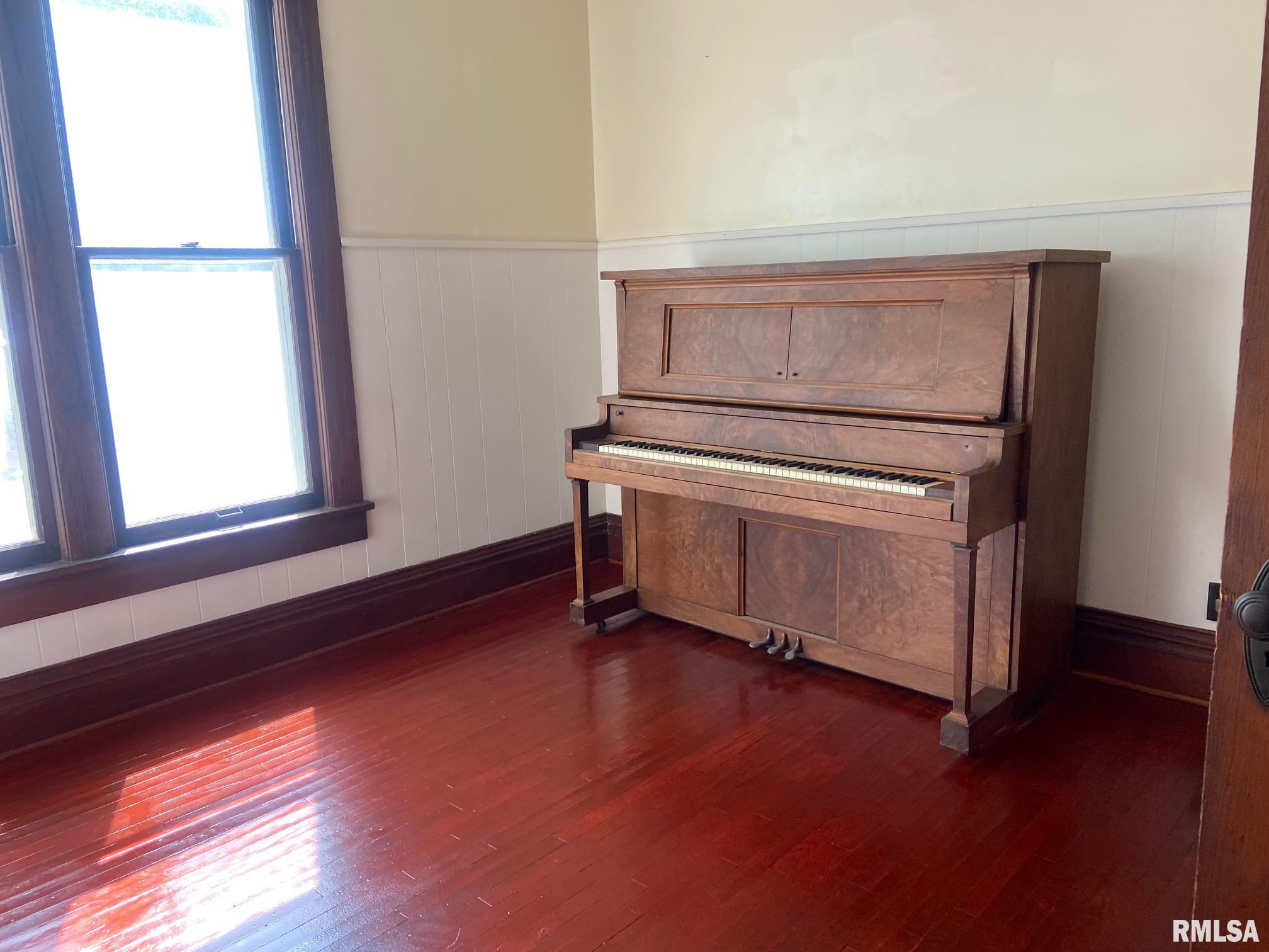 703 E Park Street, Taylorville, Illinois image 8