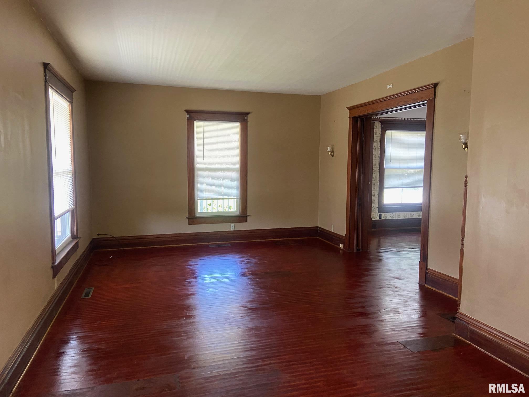 703 E Park Street, Taylorville, Illinois image 7