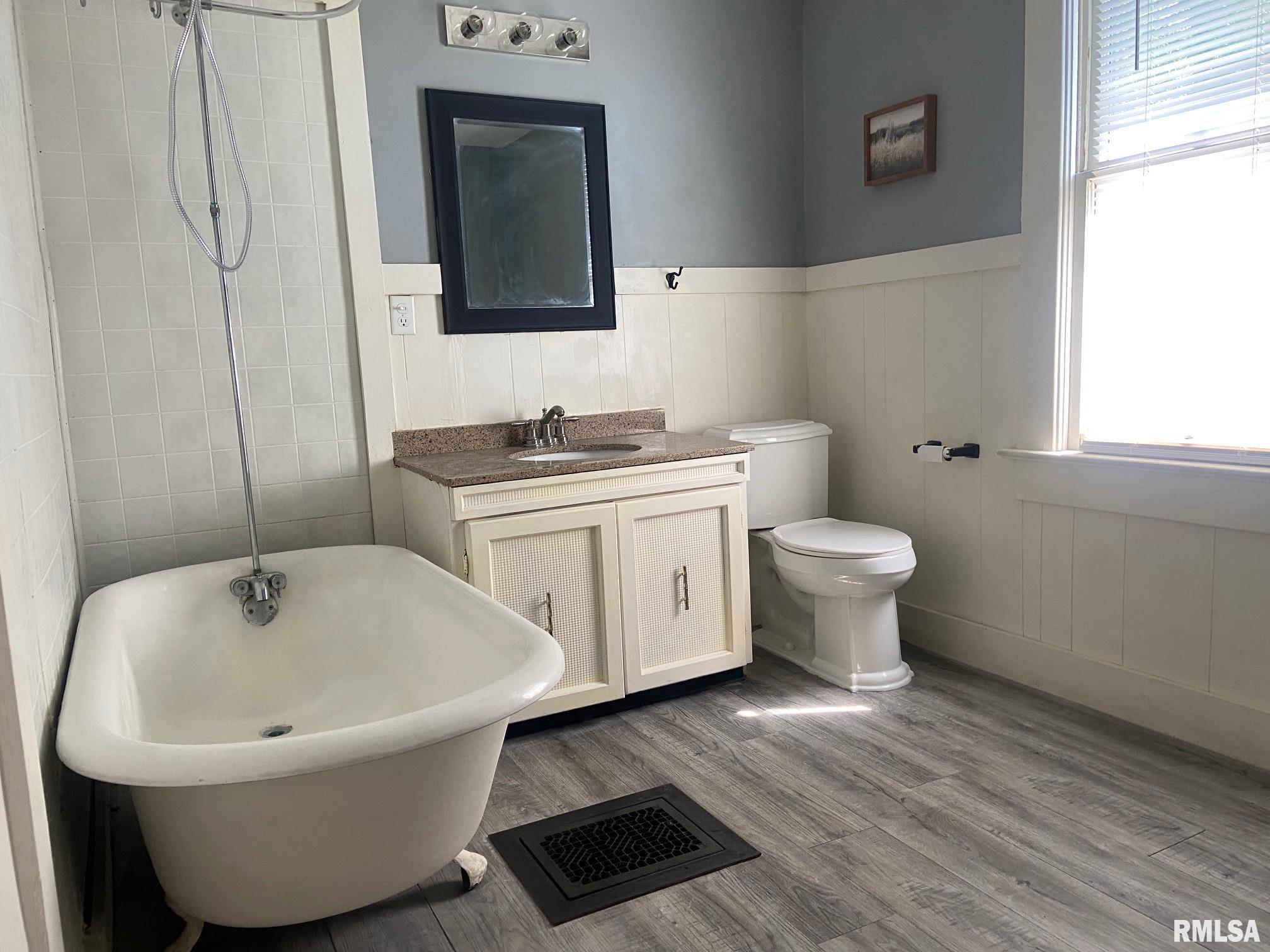 703 E Park Street, Taylorville, Illinois image 17