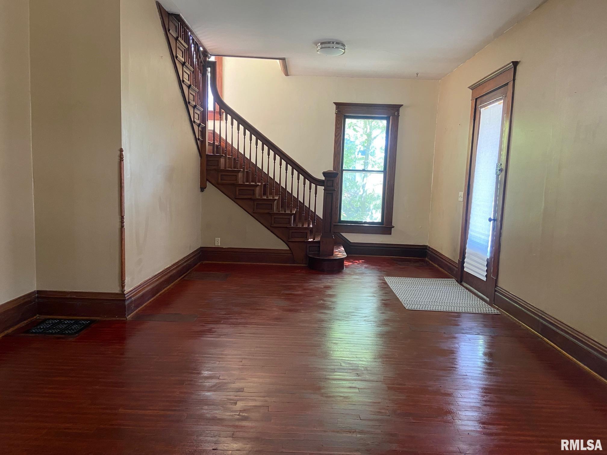 703 E Park Street, Taylorville, Illinois image 10