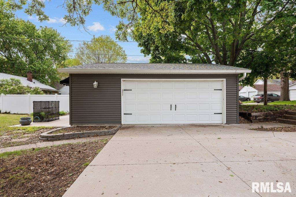 836 Grant Street, Bettendorf, Iowa image 18