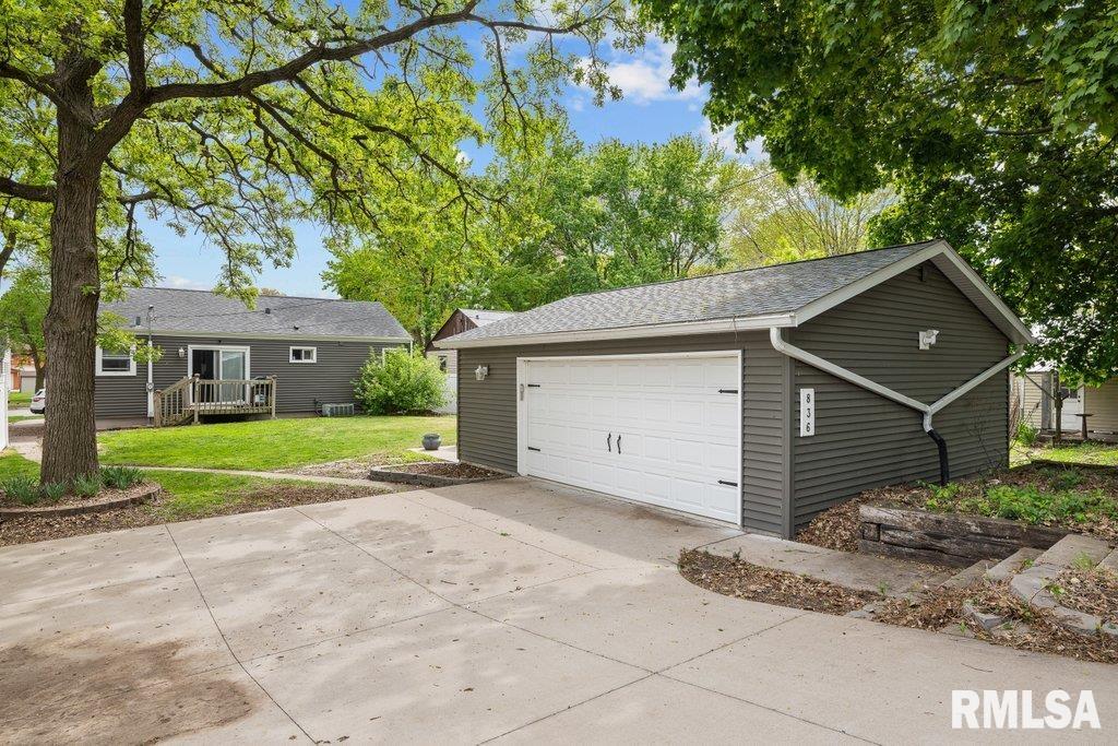 836 Grant Street, Bettendorf, Iowa image 19