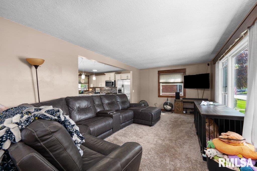 836 Grant Street, Bettendorf, Iowa image 3