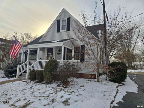 Homes For Sale - 310 N Avenue B<br/> Fulton County, Canton, IL 61520