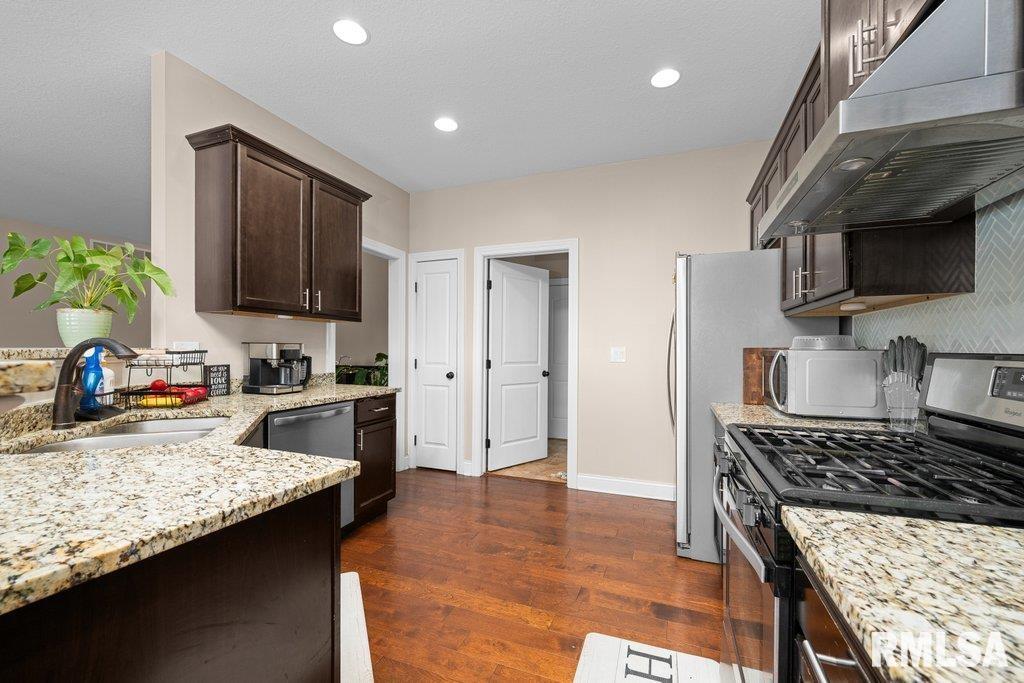 67 Cobblestone Lane, Le Claire, Iowa image 14