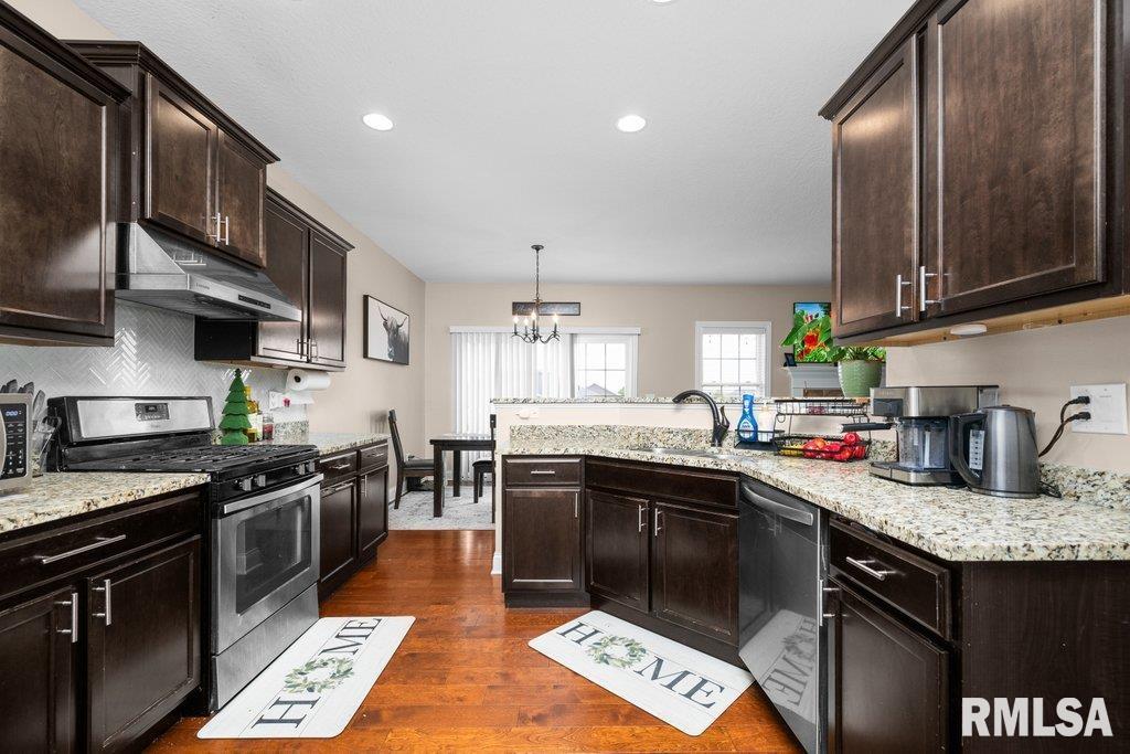 67 Cobblestone Lane, Le Claire, Iowa image 11