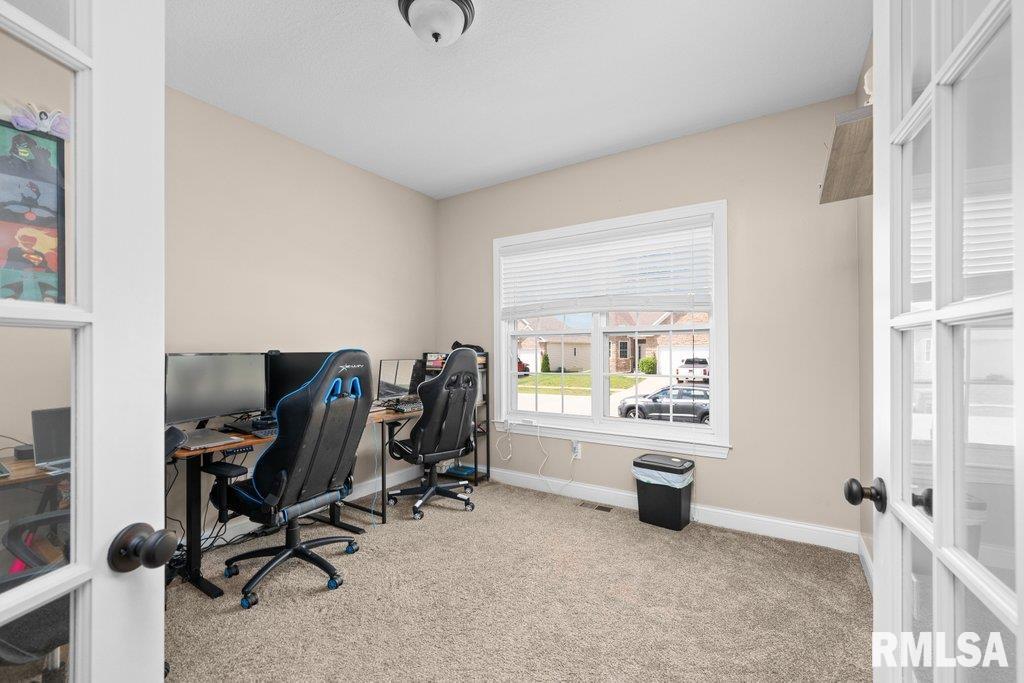 67 Cobblestone Lane, Le Claire, Iowa image 25