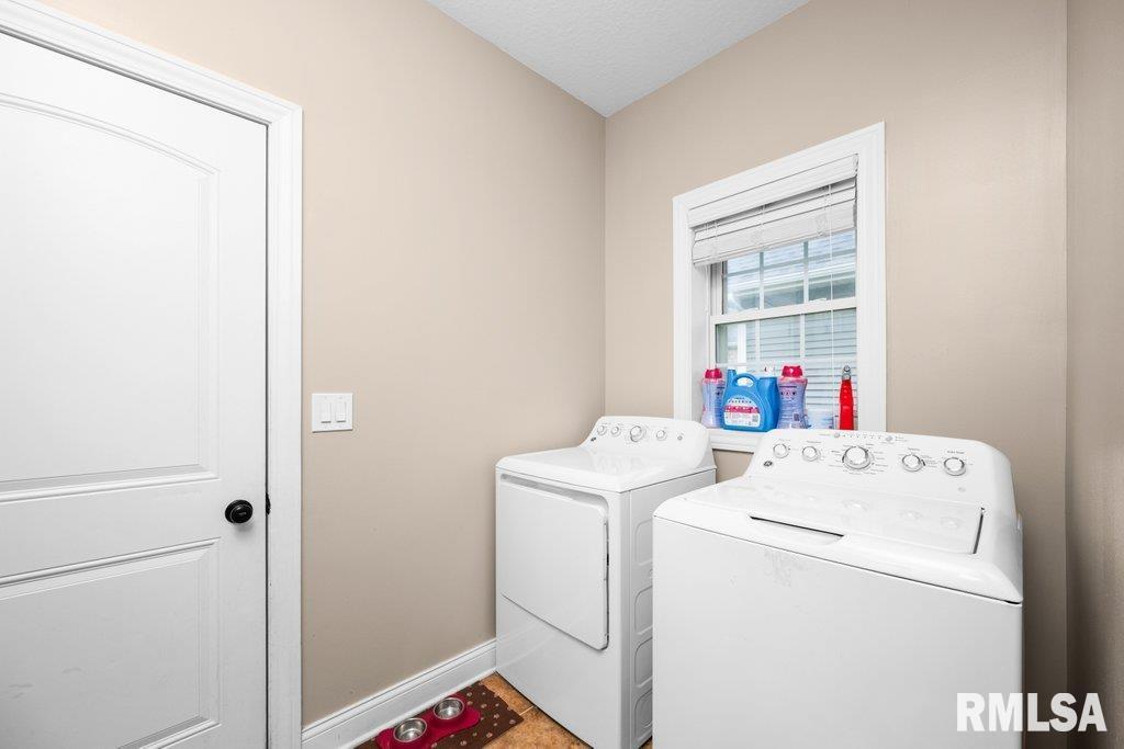 67 Cobblestone Lane, Le Claire, Iowa image 18