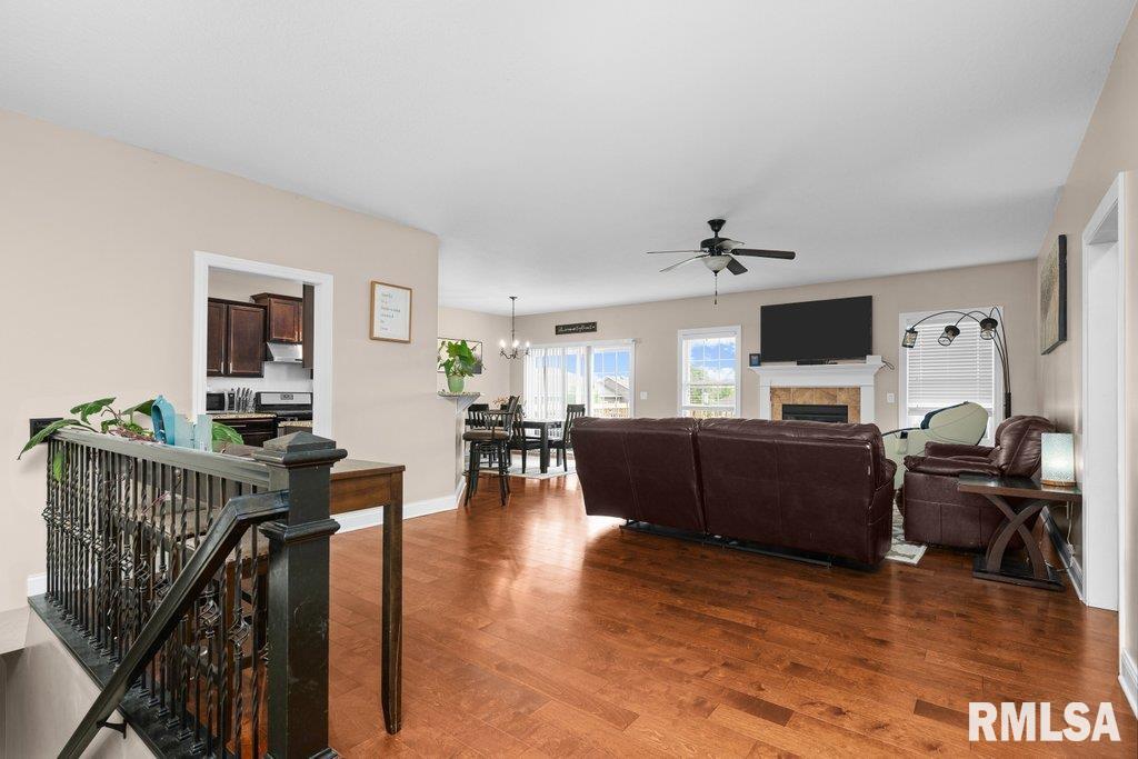 67 Cobblestone Lane, Le Claire, Iowa image 9