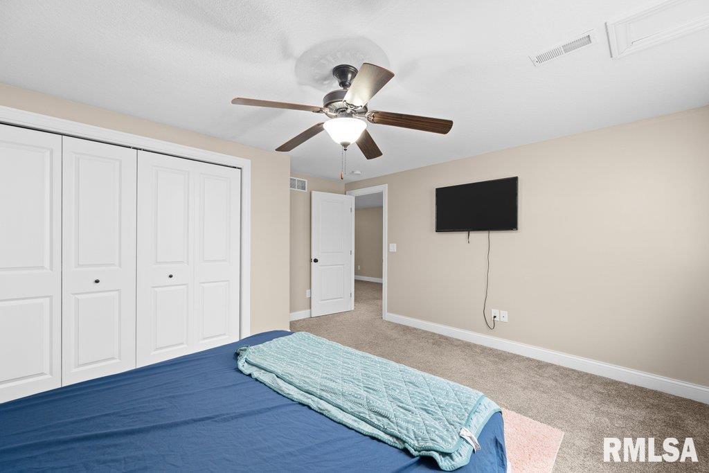 67 Cobblestone Lane, Le Claire, Iowa image 32