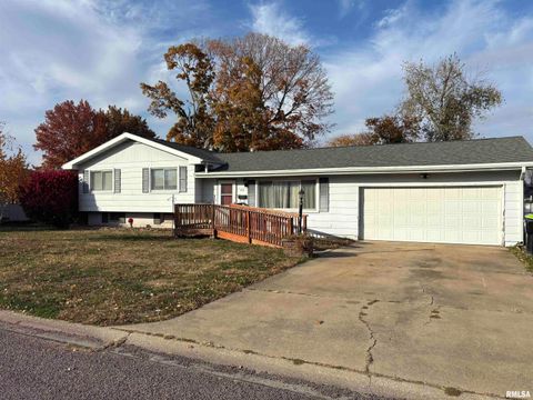 Homes For Sale - 428 Pendik Dr<br/> Jacksonville, IL 62650